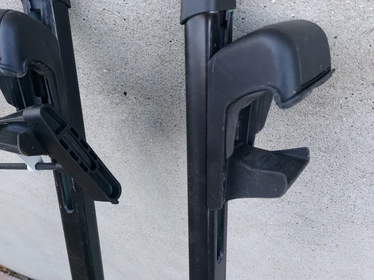 Billede 1 - Tagbøjler sælges. Originale Volvo-bøjler.