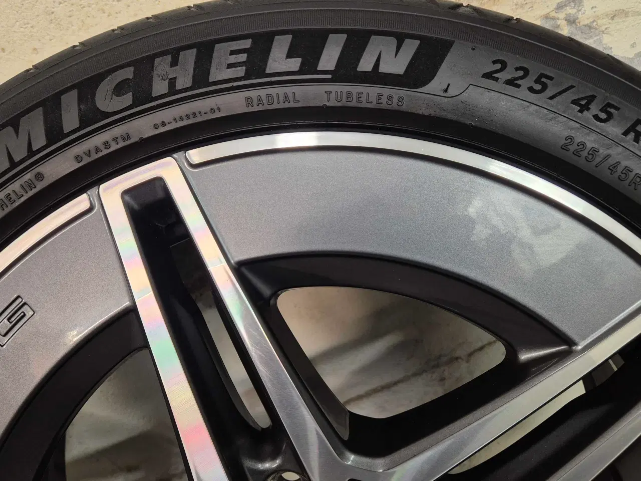 Billede 3 - 5x112 MERCEDES ORIGINAL "AMG" ALUFÆLGE MED NYE SOM