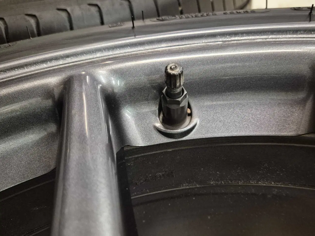 Billede 8 - TESLA MODEL 3 ORIGINAL ALUFÆLGE MED SOMMERDÆK 