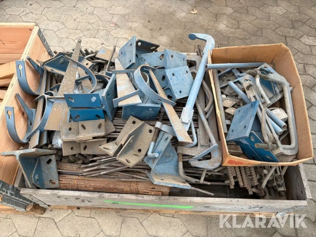 Billede 3 - Assorteret jern og træskafter - 2 paller