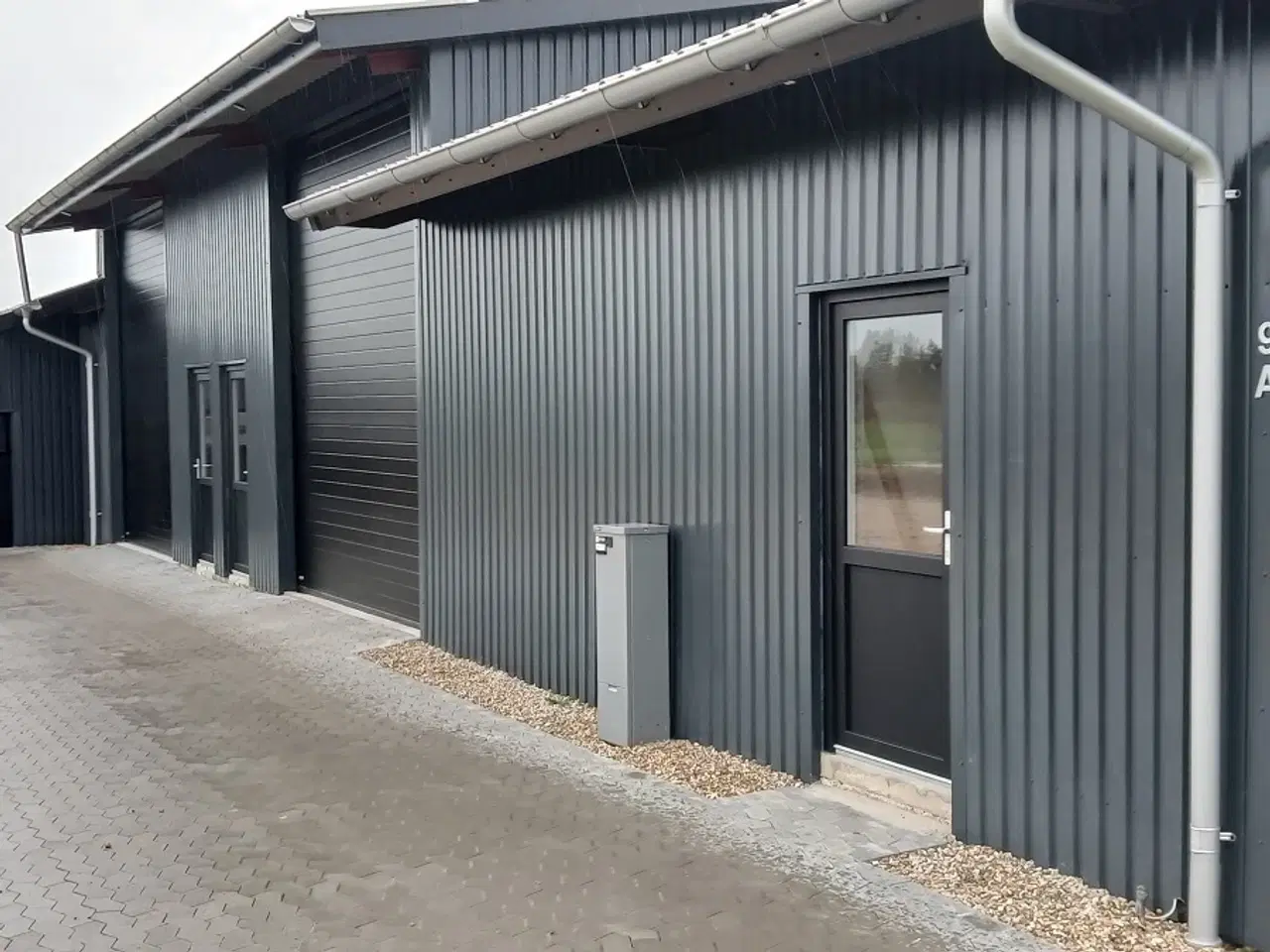 Billede 1 - Højloftet lager til leje på Purupvej 9, Østjylland.