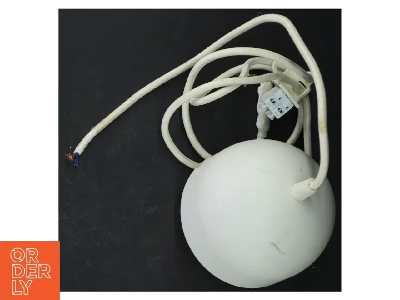 Billede 5 - Hvid loftlampe fra IKEA (str. Ø 12,5 cm)