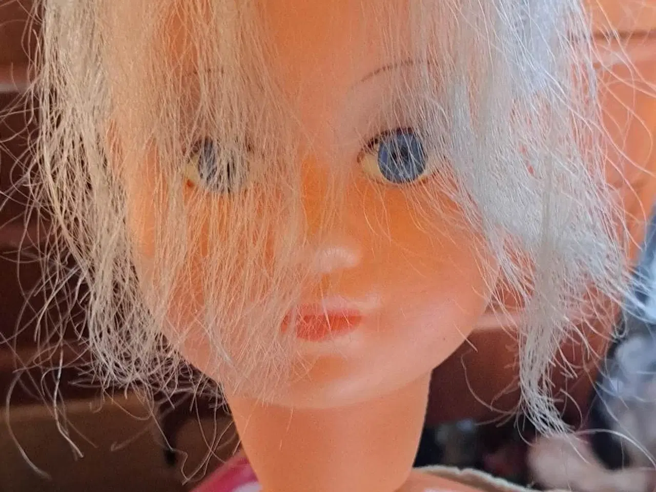 Billede 5 - Ældre Dukke