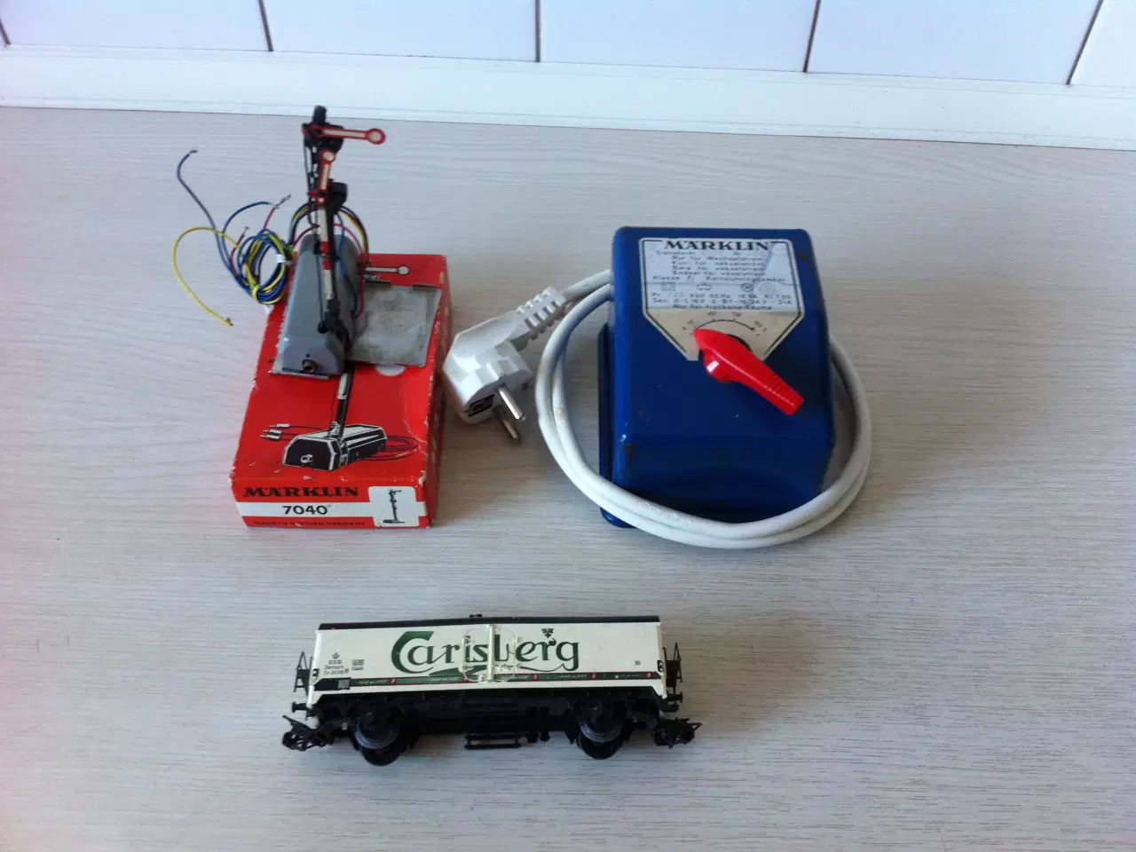 Billede 2 - Märklin: Vingesignal, Trafo. + Carlsberg vogn