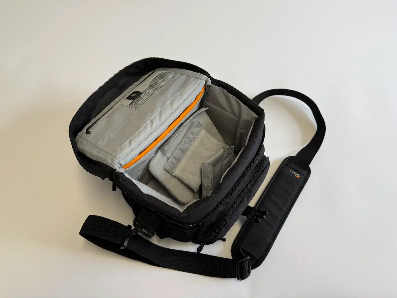 Billede 2 - Lowepro Nova 180 AW II kamerataske i sort 