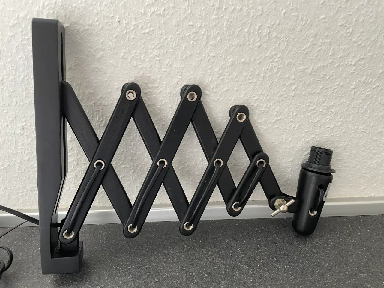 Billede 1 - Sortlakeret Saxelampe