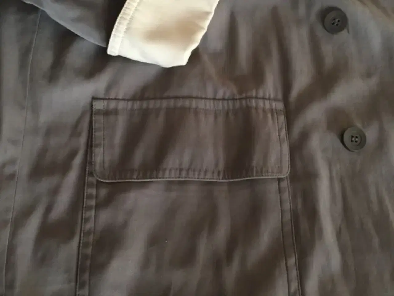 Billede 5 - Vendbar jakke med hætte fra BeeQ Club