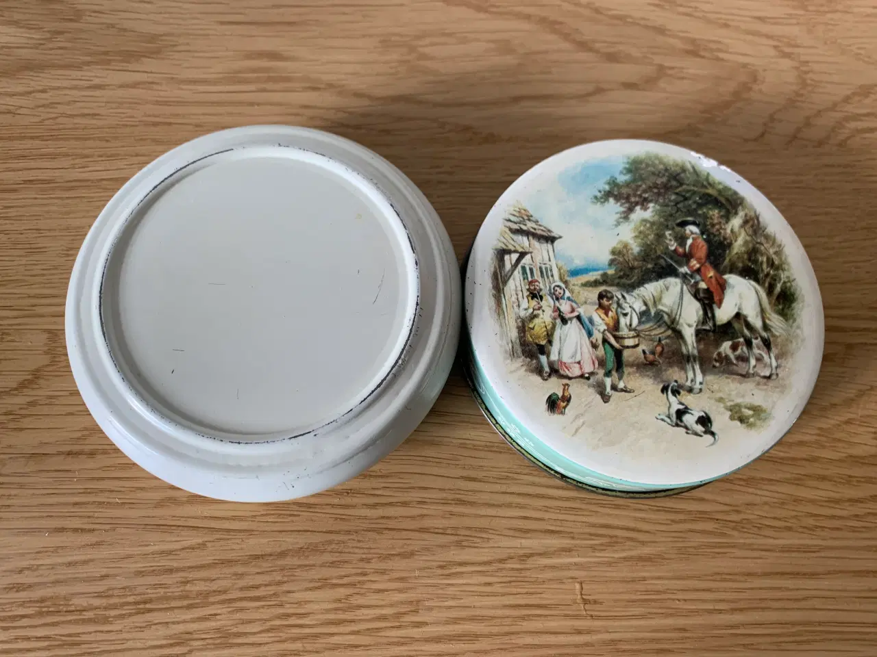 Billede 6 - Rund gammel dåse med et billede af en jagtscene