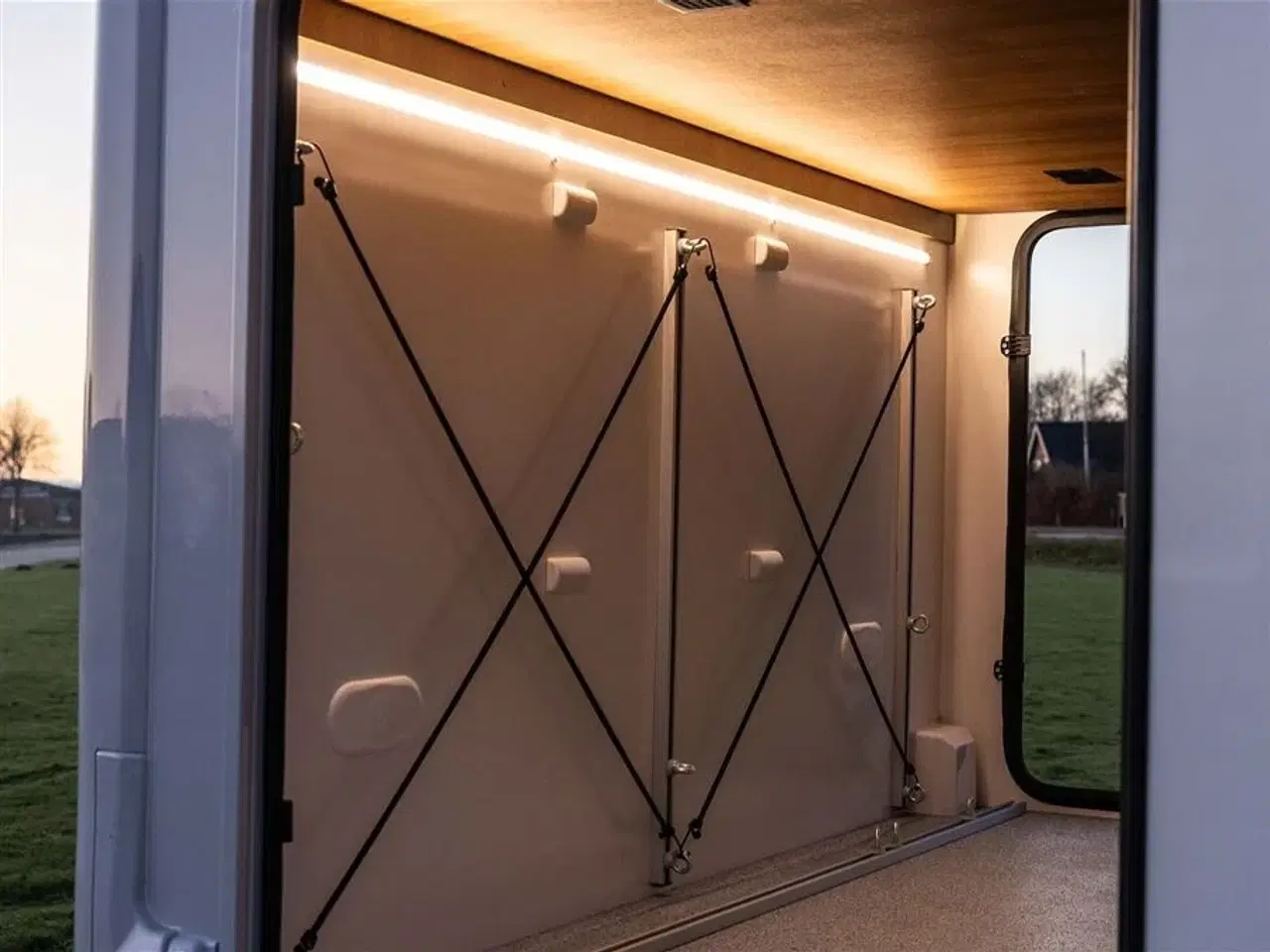 Billede 40 - 2026 - Benimar Mileo 263   Skandinavisk design og komfort året rundt