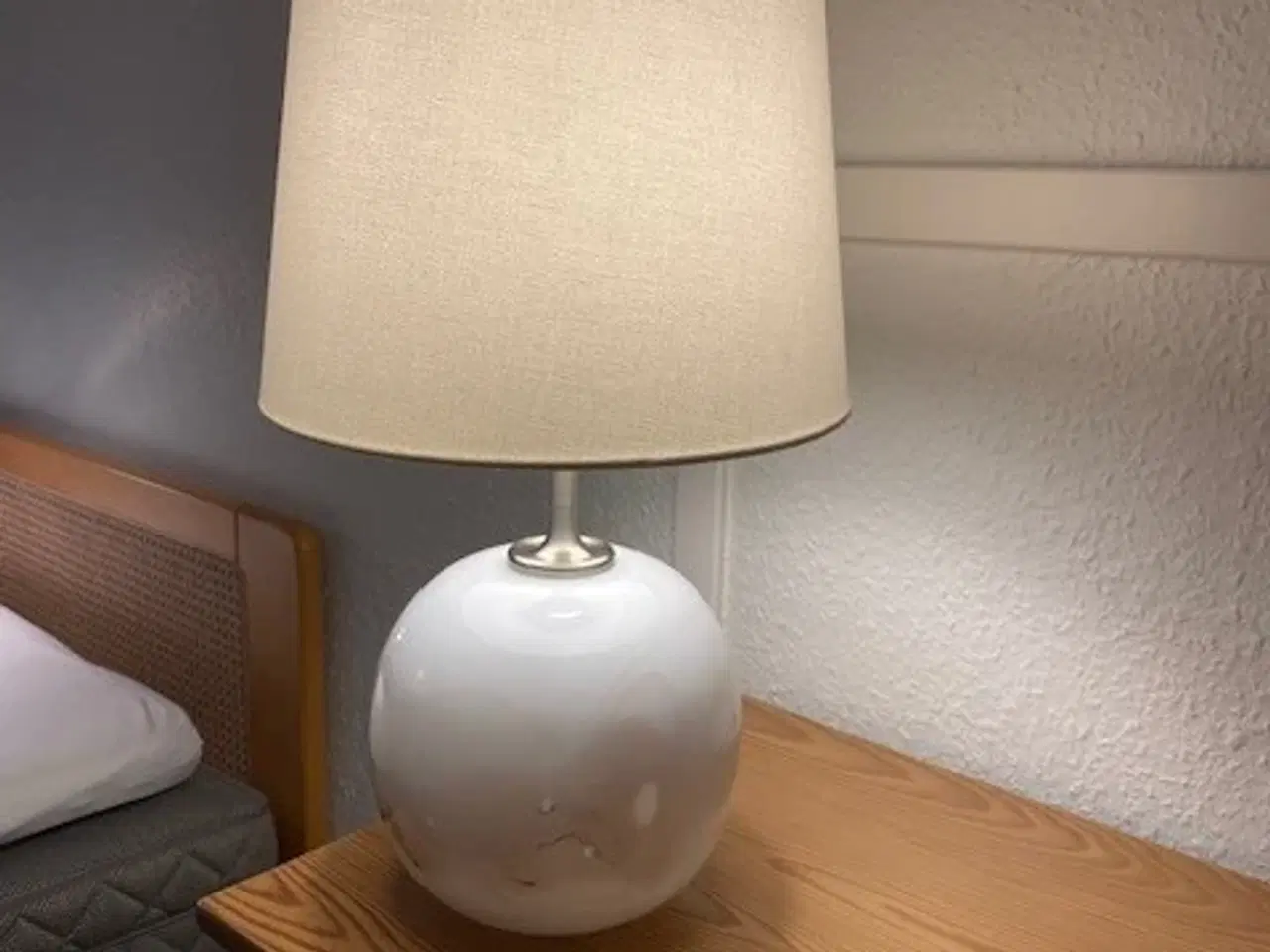 Billede 2 - FLOT bordlampe - Holmegaard med skærm