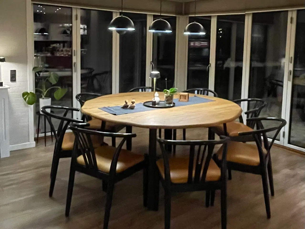 Billede 1 - Rundt spisebord True Ø160 cm. 