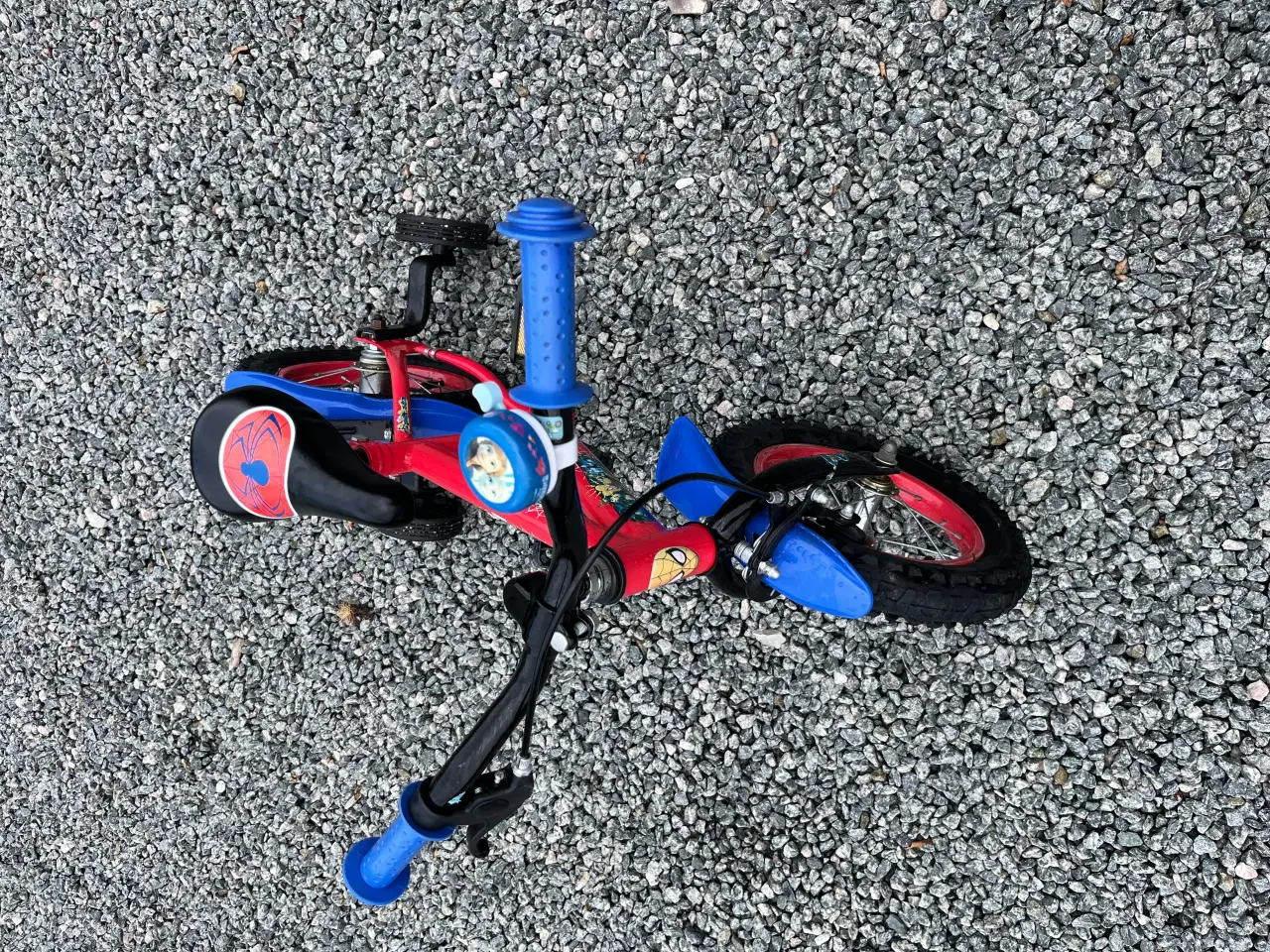 Billede 3 - Velholdt Spiderman børnecykel