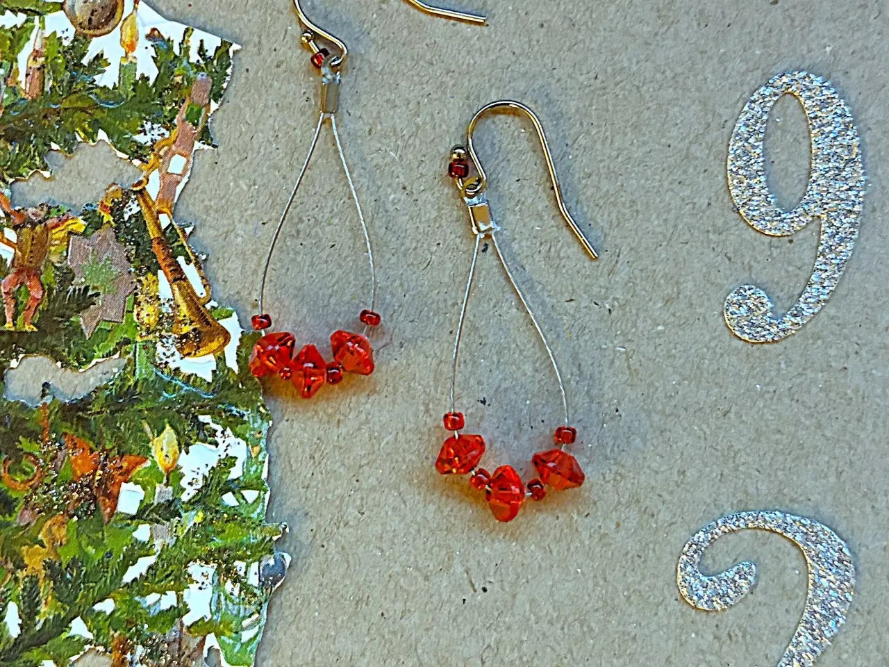 Billede 5 - Øreringe - perler på dråbeformet wire / tigertail