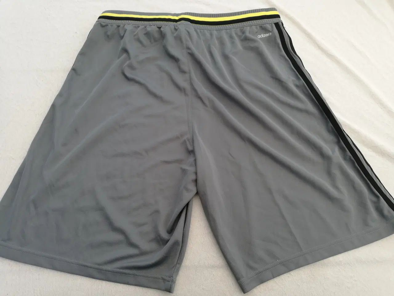Billede 2 - Shorts, Adidas, Str L