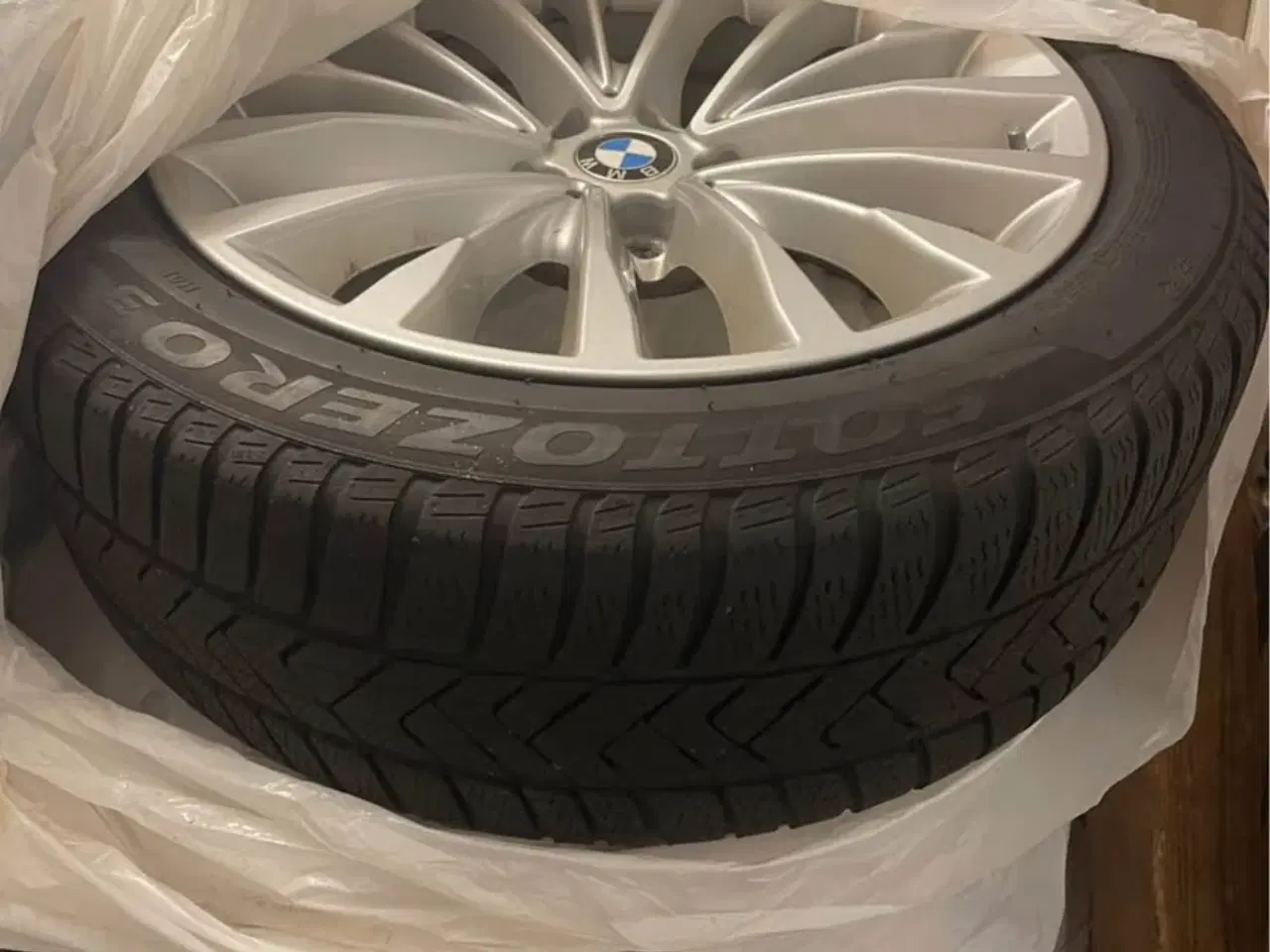 Billede 3 - BMW 530e fælge - originale 18” med vinterdæk 