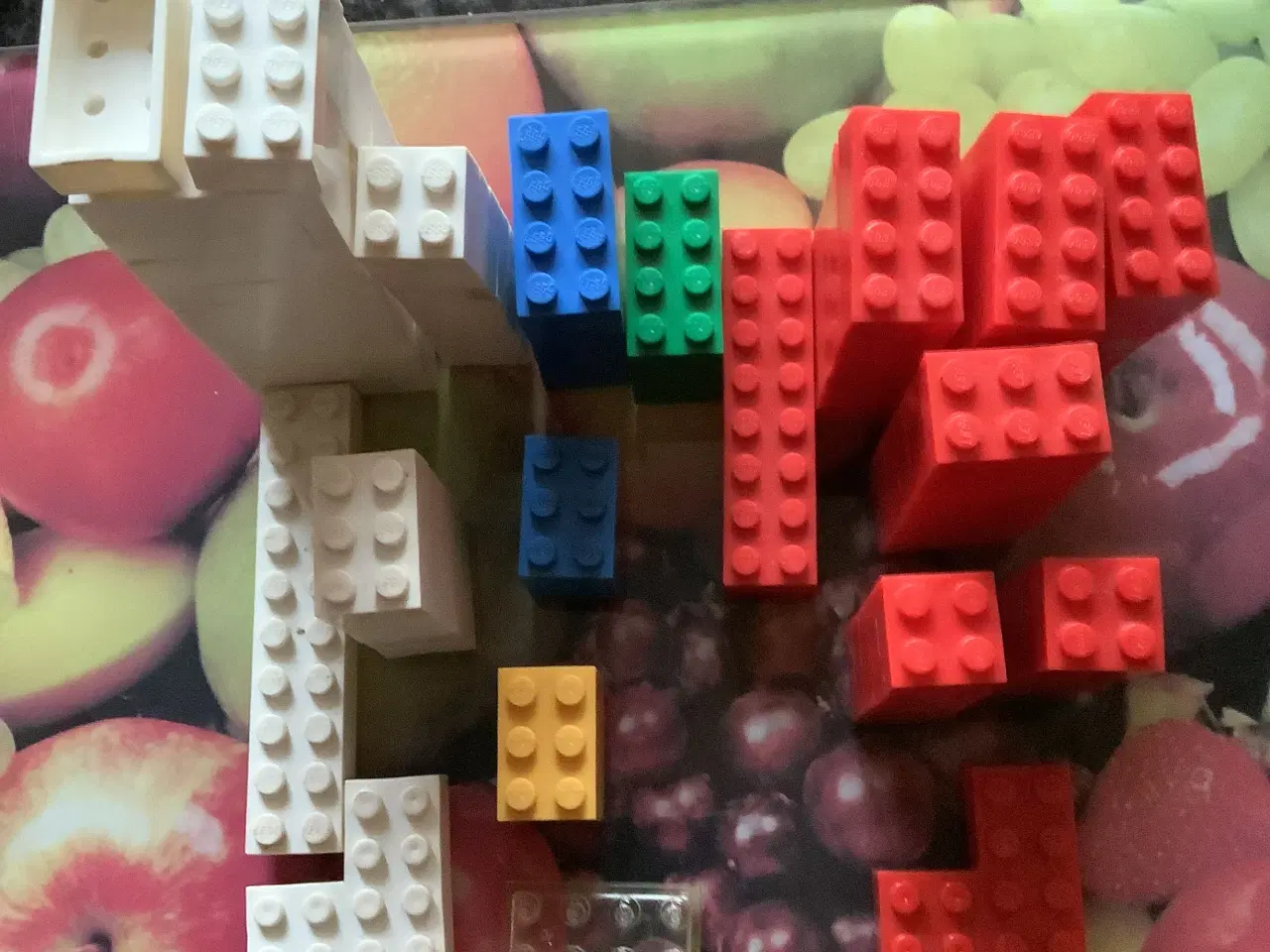 Billede 1 - 82 ældre Legoklodser. Giv bud.