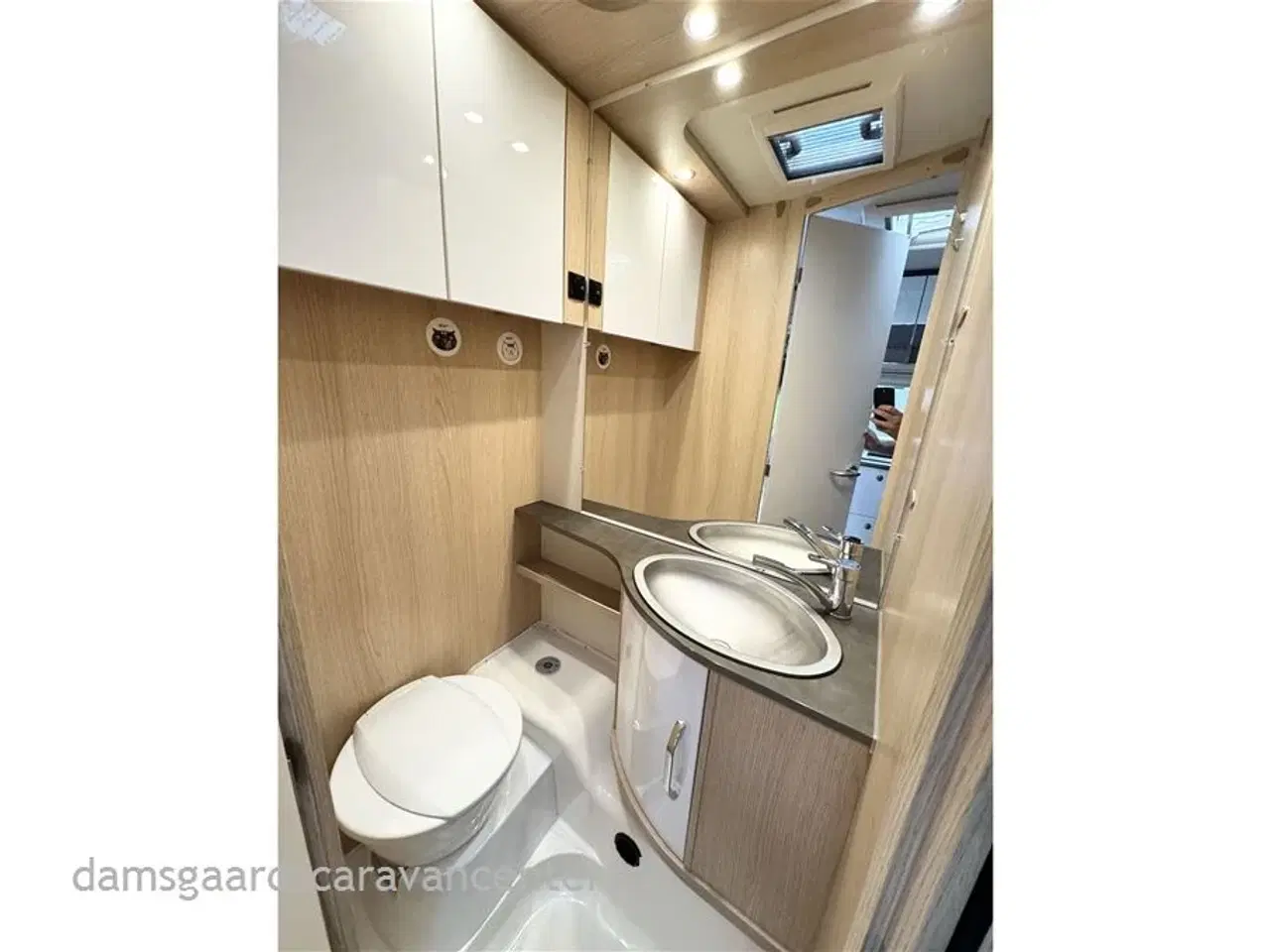 Billede 13 - 2018 - Hymer Eriba Living 470   Queensbed-Gulvtemp.-Mover-Markise