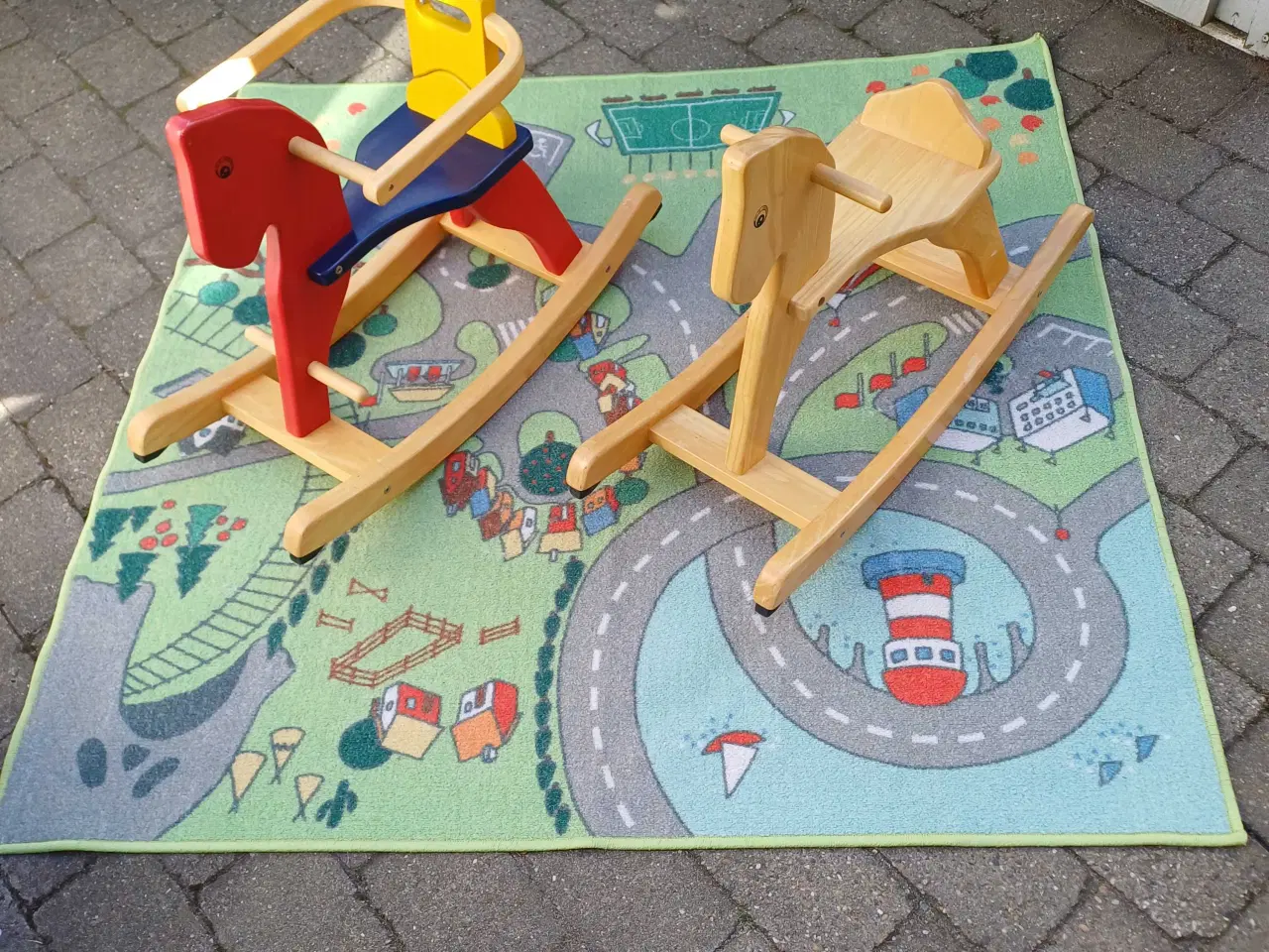 Billede 3 - Gyngehest/bil bane 