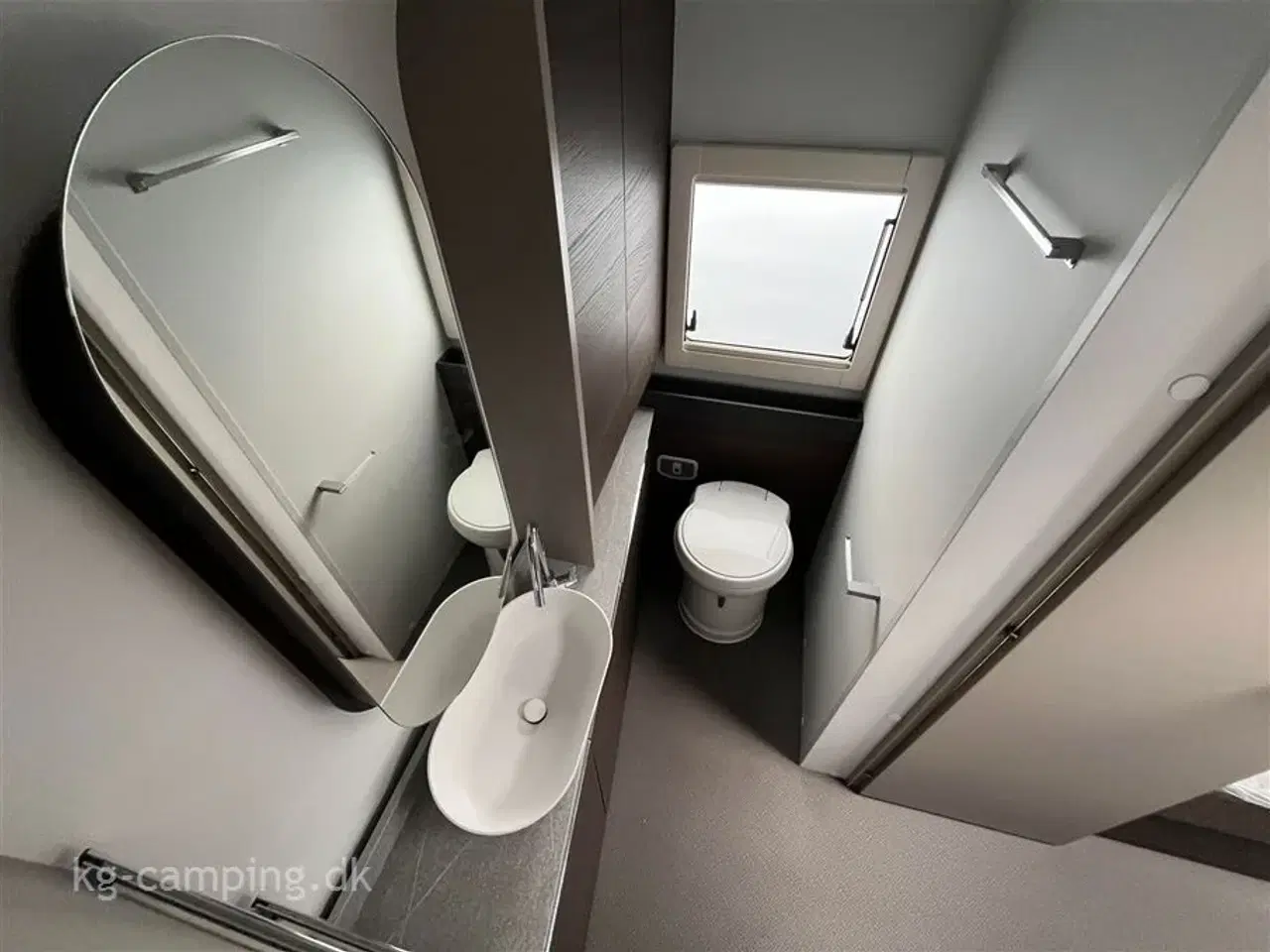 Billede 12 - 2026 - Adria Alpina 613 UT Alde Centralvarme   Lækker enkeltsengs vogn med Alde centralvarme!