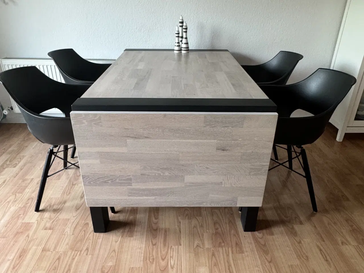Billede 1 - Spisebord i massivt eg