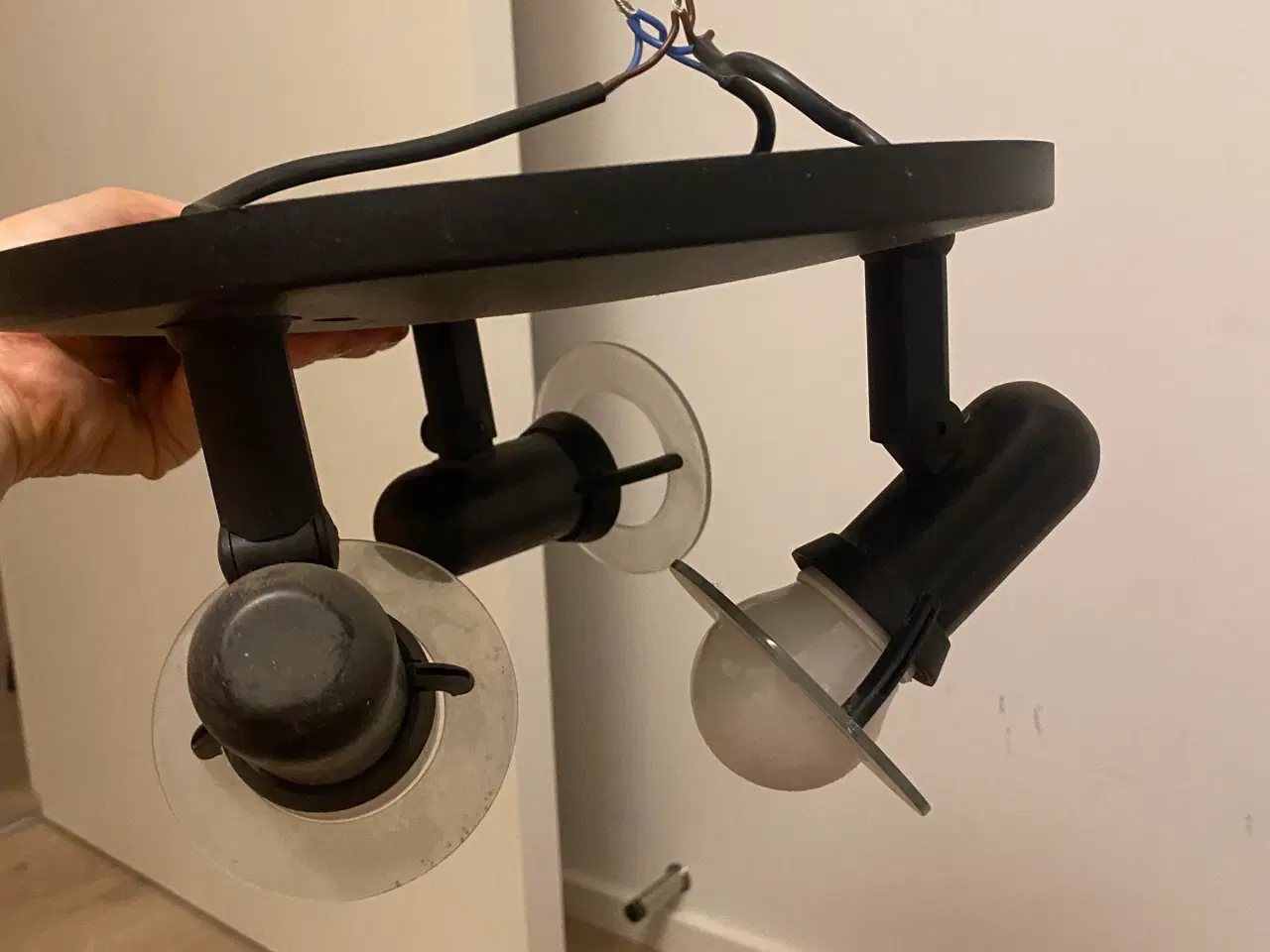 Billede 2 - Loftslampe med 3 pærer i sort 