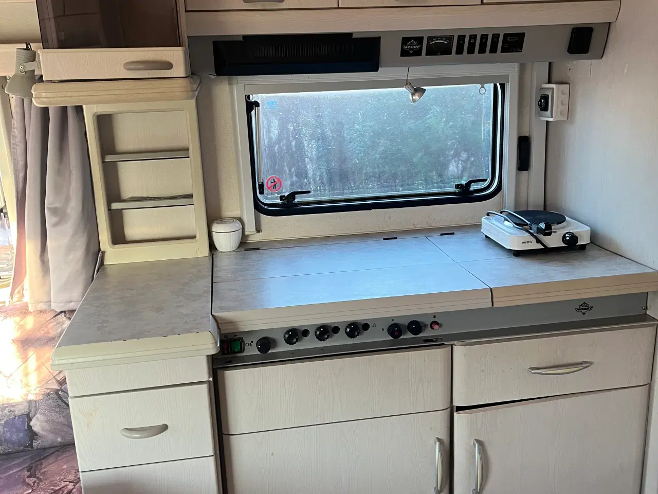 Billede 4 - Godt udstyret og velholdt Hobby Campingvogn