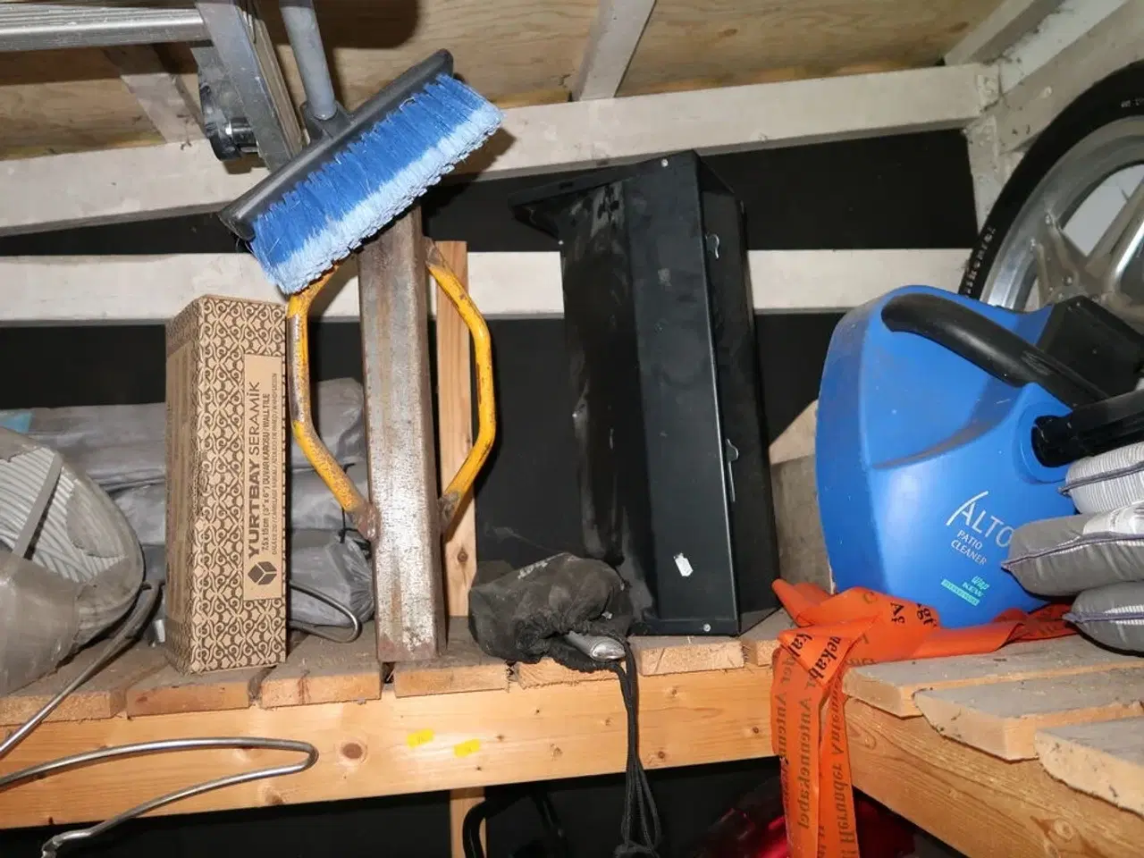 Billede 3 - Div. Værktøj, 2-taktsbenzin, plejemidler m.m.