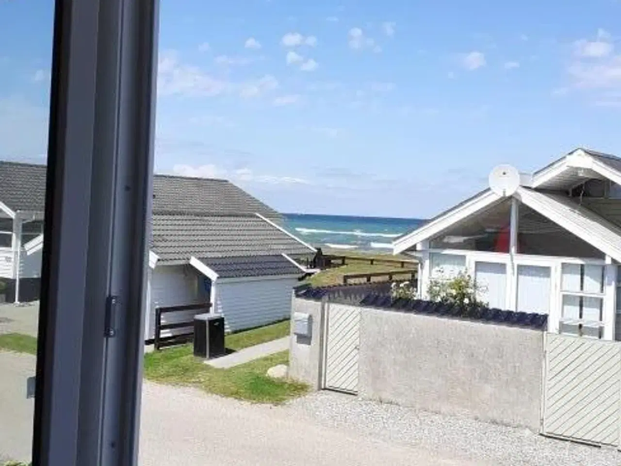 Billede 1 - Sommerhus med havudsigt - kun 20 mtr fra Nordfyns bedste badestrand - Hasmark