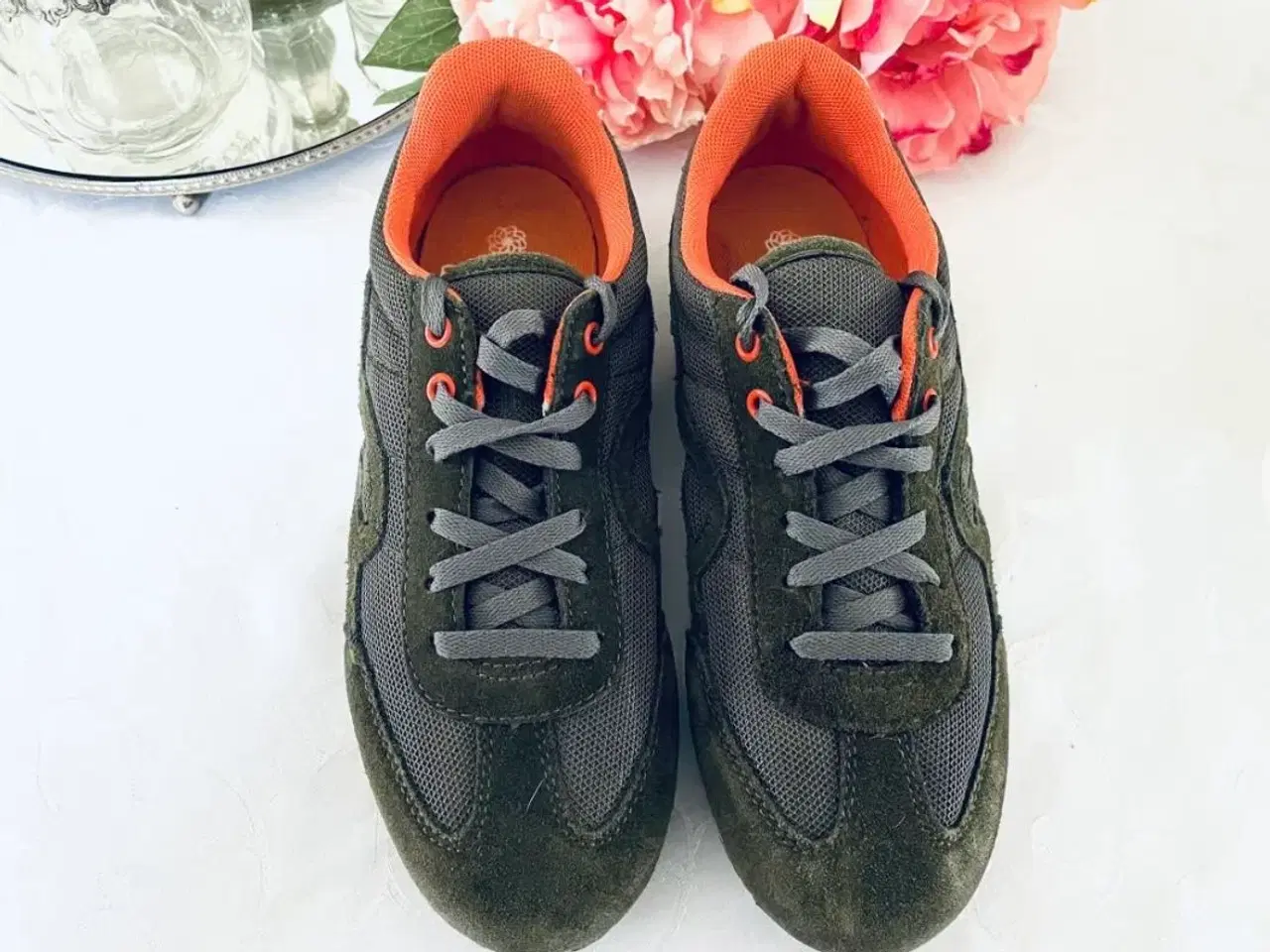 Billede 2 - Sneakers fra Pieces i god stand 