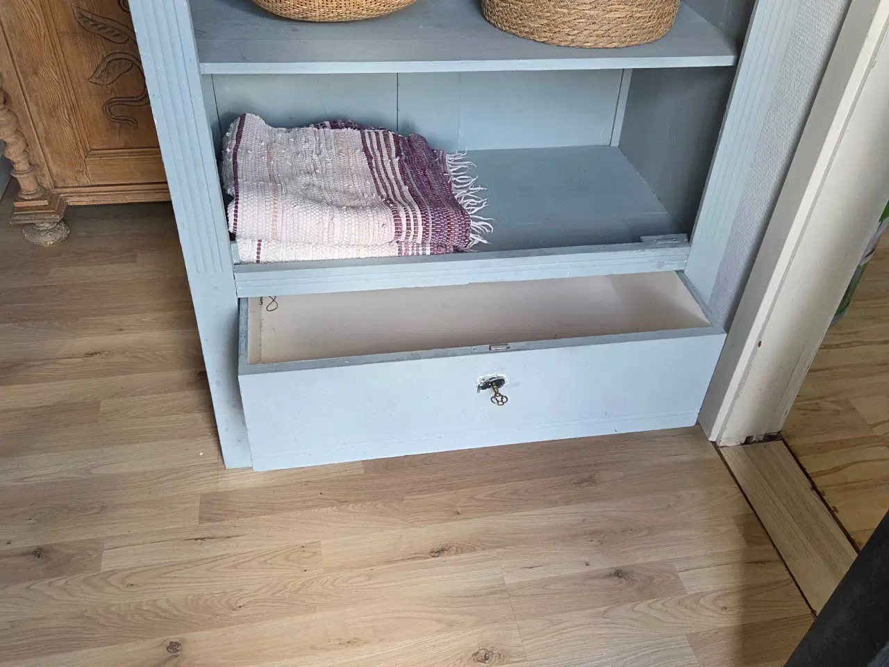 Billede 2 - Antik karlekammer/linned skab