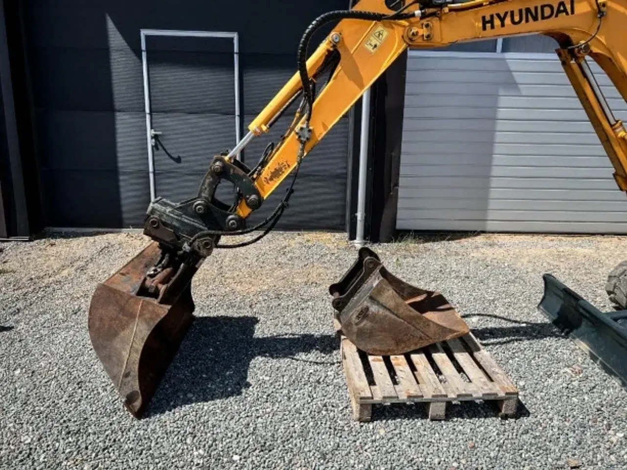 Billede 12 - Hyundai R25z-9ak - 2.700 kg. minigraver / 2 skovle & centralsmøring