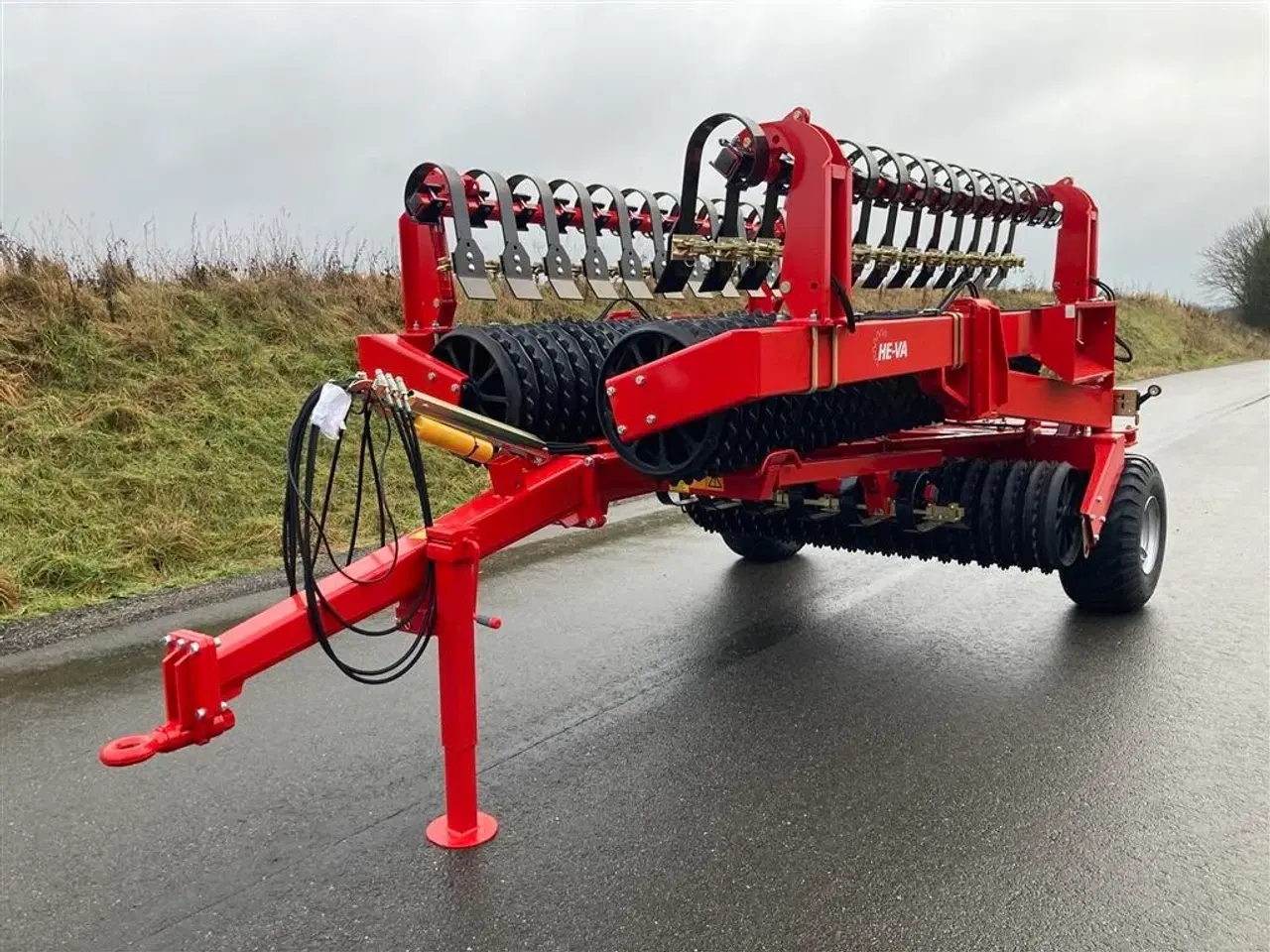 Billede 12 - HE-VA HE-VA TIP ROLLER 8.20 m. Spring-Active-Transfer System - som er en fjederaktiveret vægtoverføring.