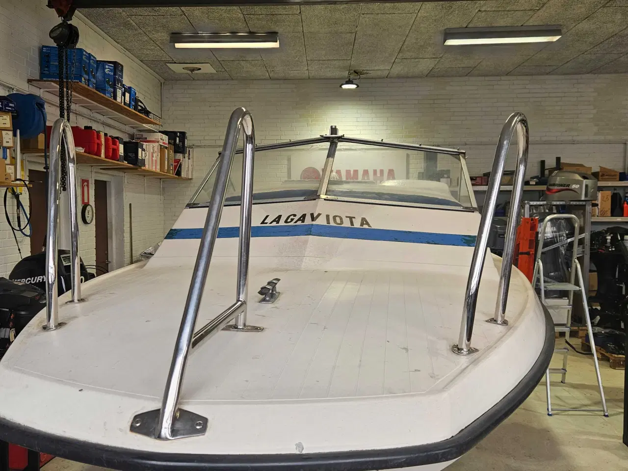 Billede 1 - Motorbåd med kabine. Motor defekt