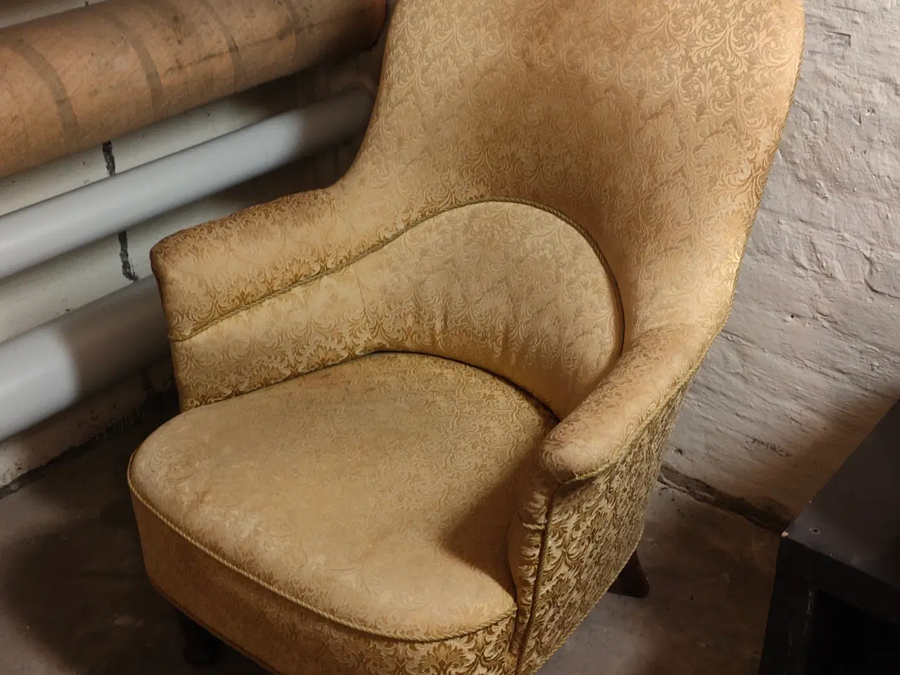 Billede 1 - Smuk lænestol i guld betræk 