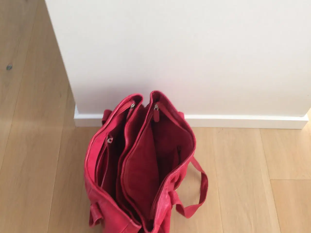 Billede 2 - Rød taske