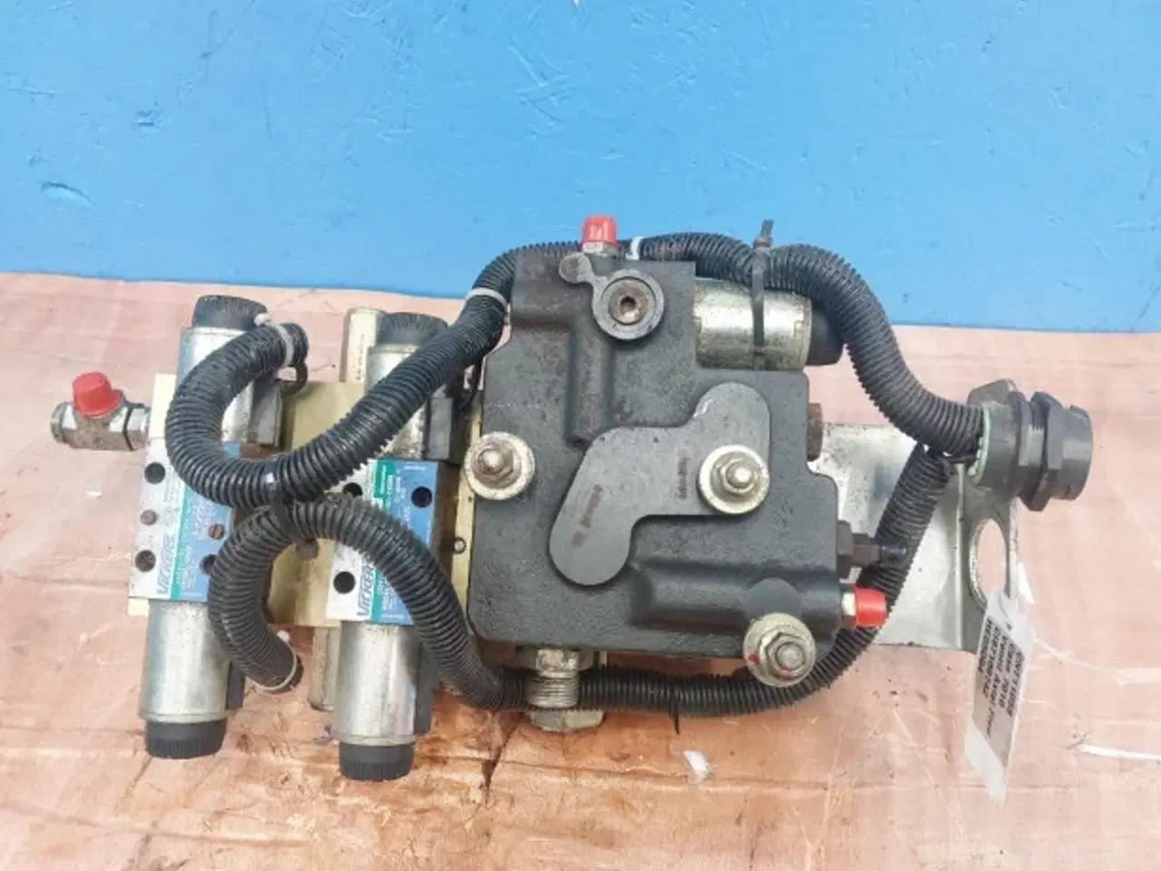 Billede 3 - Case IH7010 Hydraulic valve 87109742