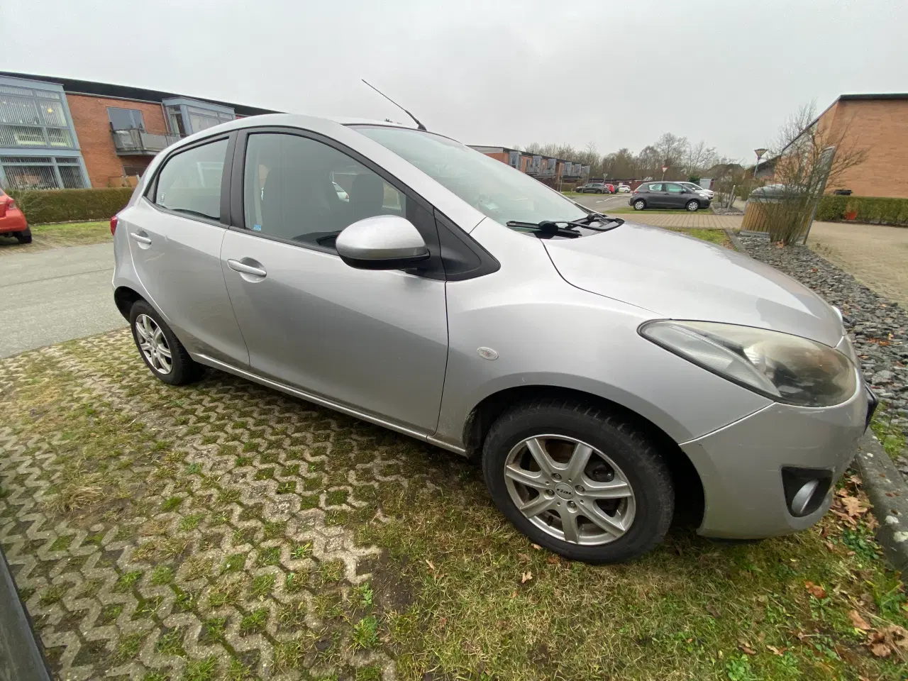 Billede 2 - Nysynet Mazda 2 1,3 Hatchback årg. 2012