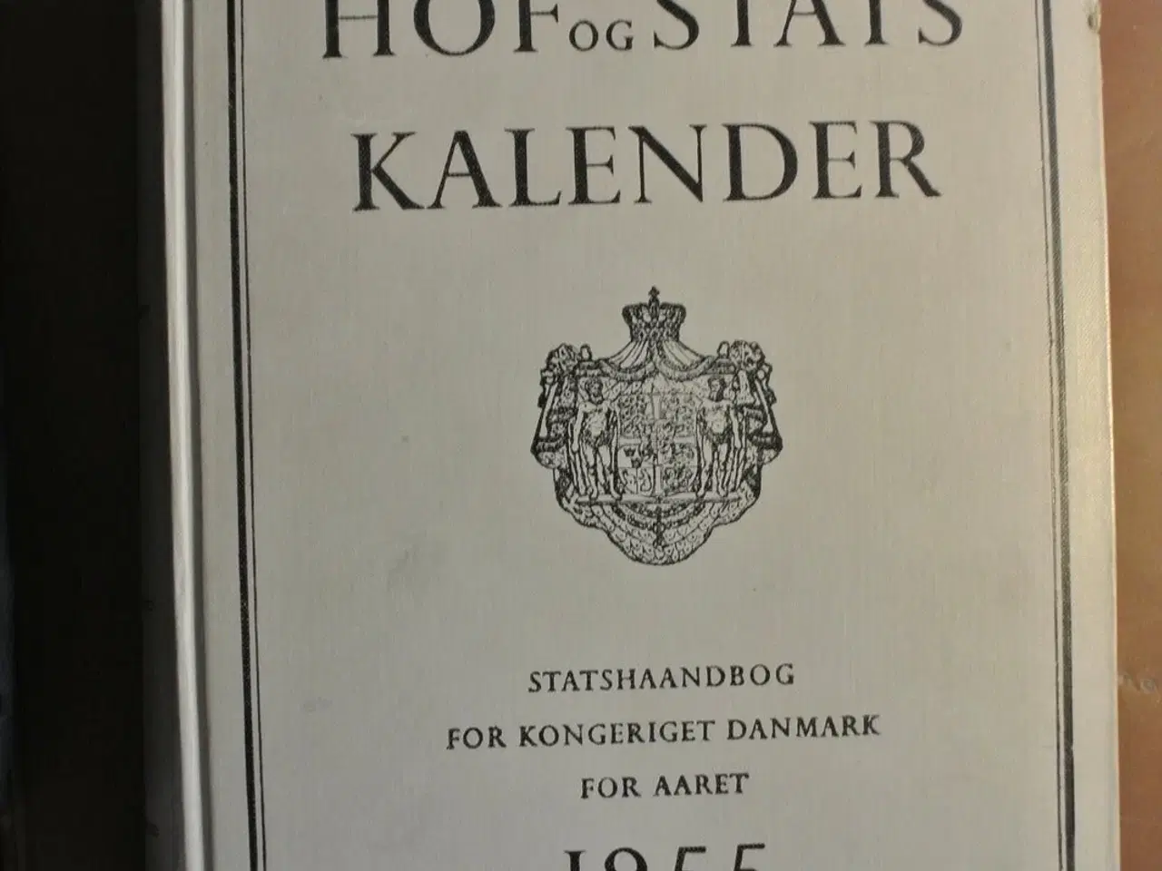 Billede 1 - kongelig dansk hof- og statskalender 1955, red, af