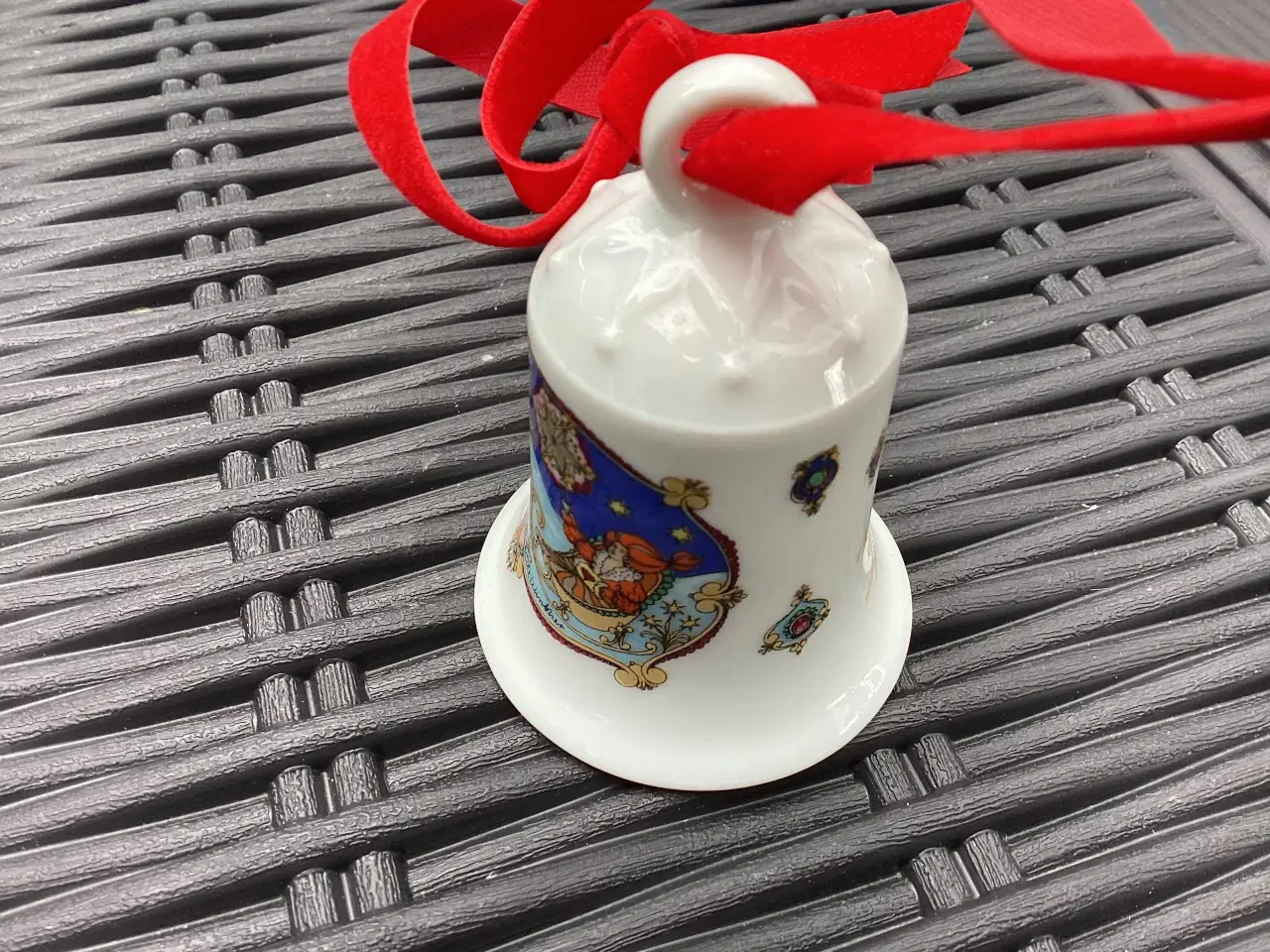 Billede 3 - Juleklokke, porcelæn 1978- jul i lapland