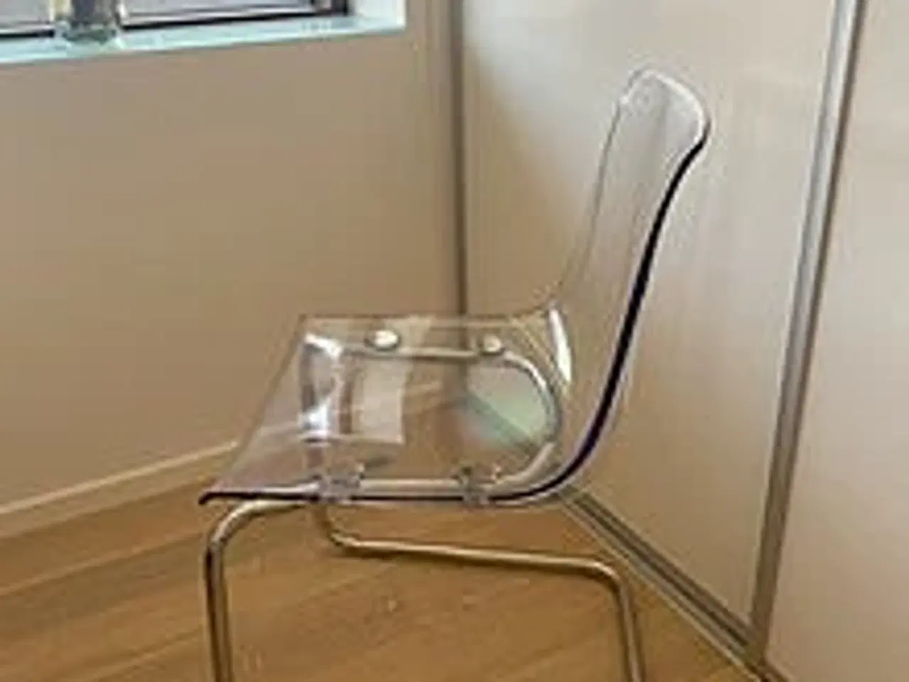 Billede 2 - Stol i transparent plast IKEA