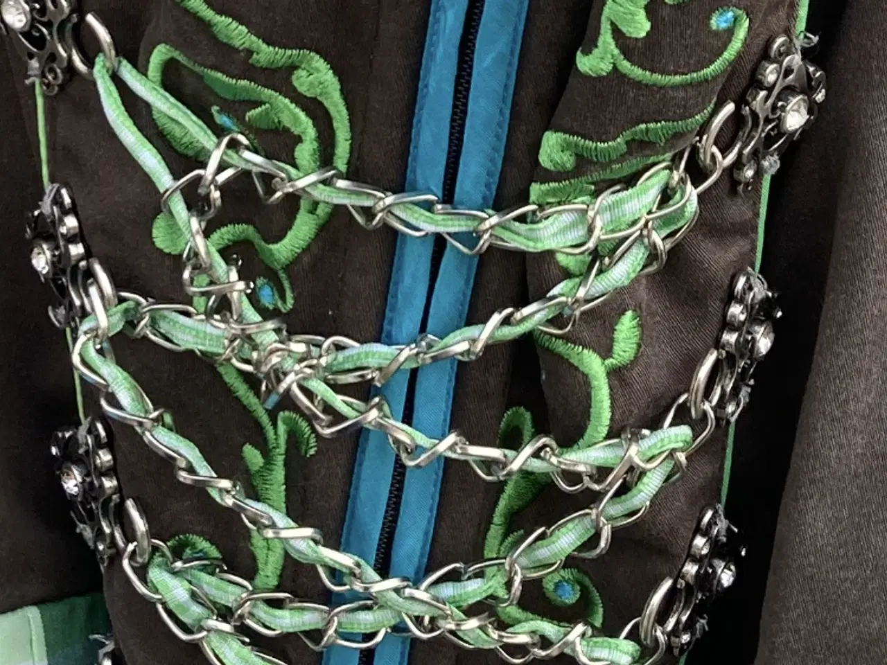 Billede 2 - Dirndl “tyrolerkjole” original bayrisk,incl. bluse