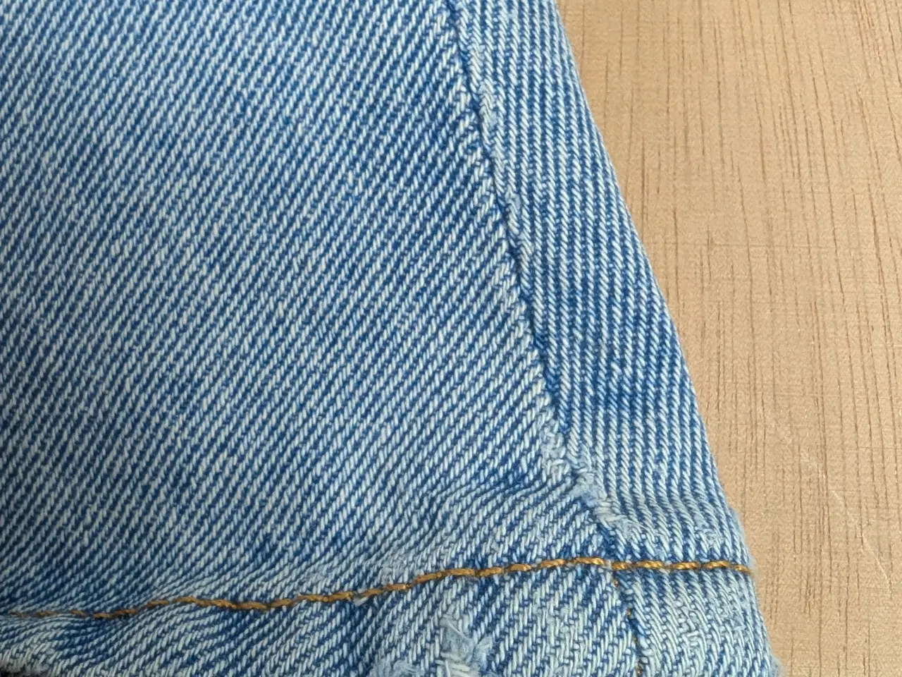 Billede 4 - Monki denimnederdel blå str. 38