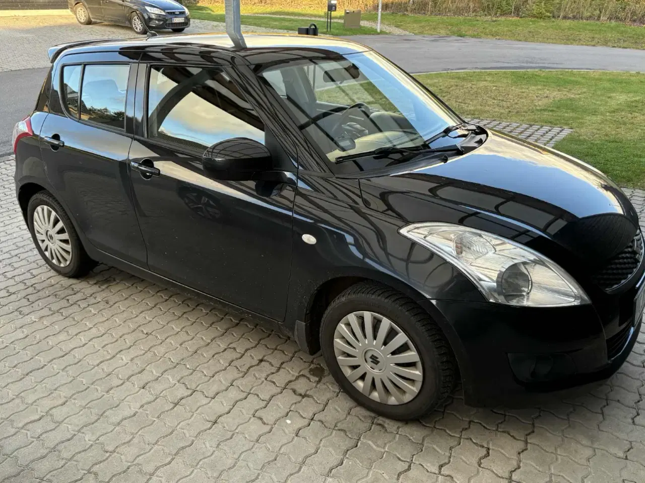Billede 1 - Suzuki Swift 1,2 16V Young 94 HK 5d - 2013