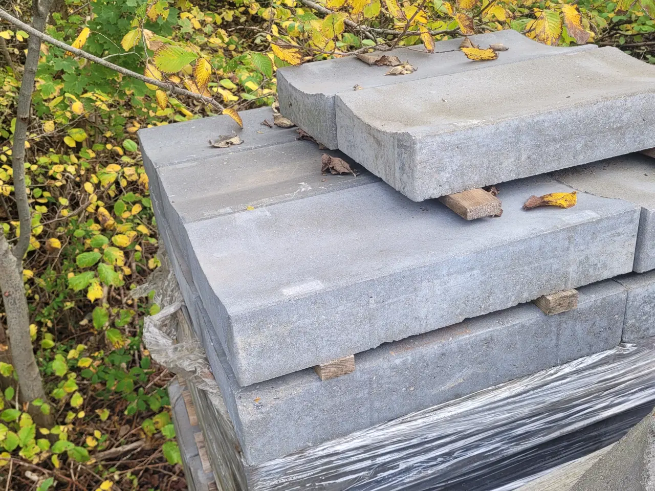 Billede 6 - Betonfliser, vandrende og kantsten