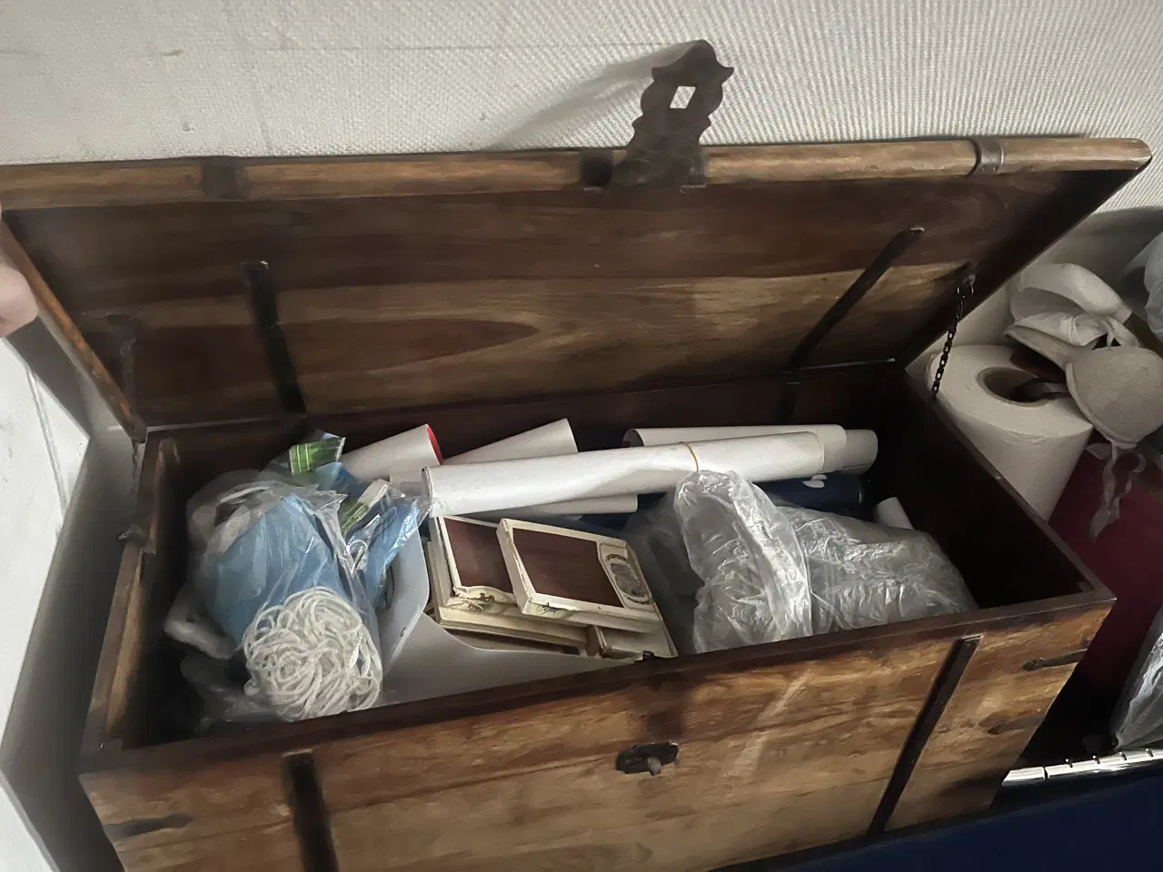 Billede 2 - Mørkbejdset kiste