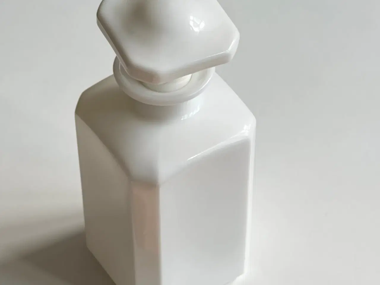 Billede 2 - Karaffel, opalineglas