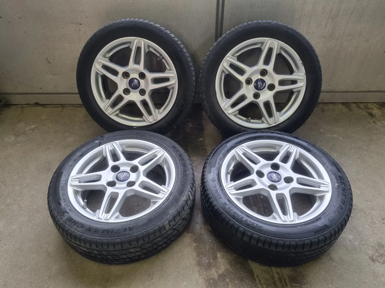 Billede 1 - Ford Fiesta alufælge med sommerdæk