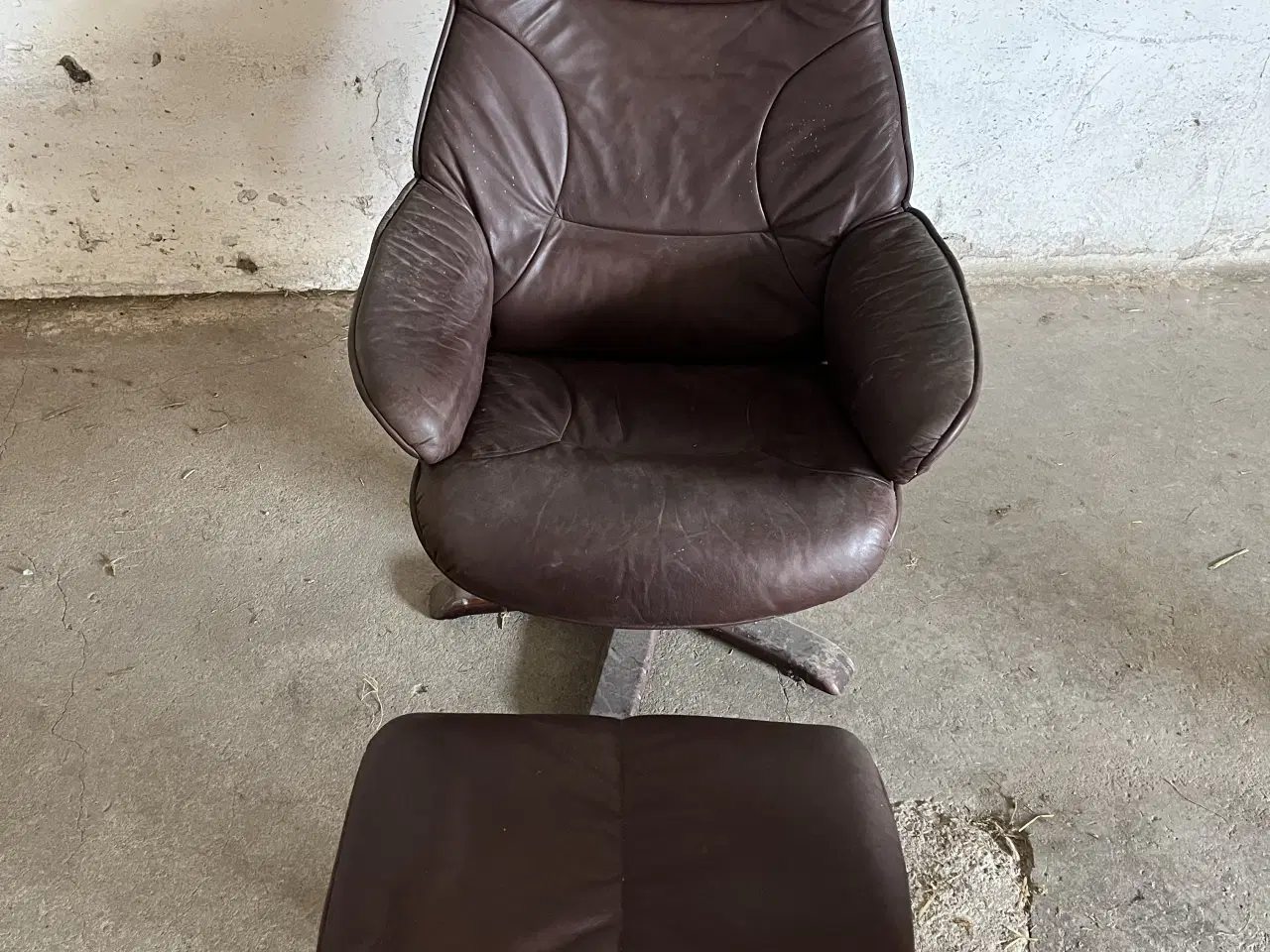 Billede 1 - Læderstol med skammel