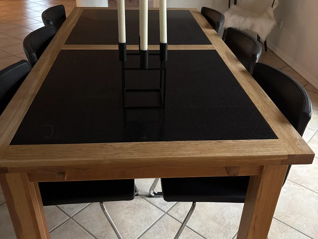 Billede 1 - Egetræs spisebord med granitplader