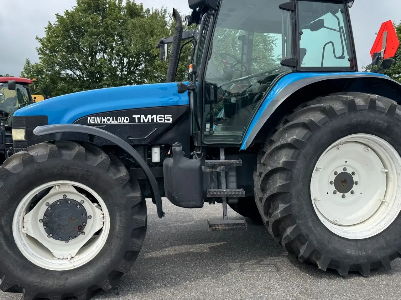 Billede 3 - New Holland TM 165  KUN 4000 TIMER OG AFFJEDRET KABINE!